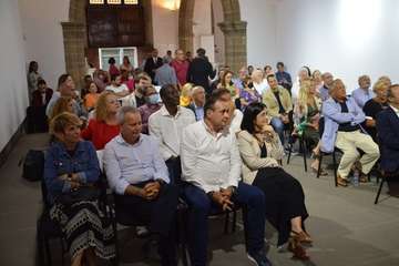 El PSOE rinde homenaje al exconcejal José Alcaraz/TA.